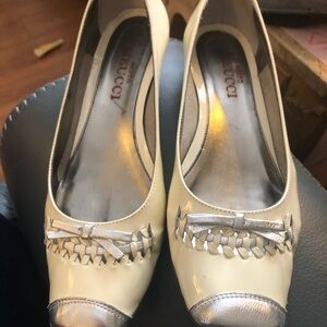 Sesto Meucci Cream and Silver Flats with Bow size 7.5 N
